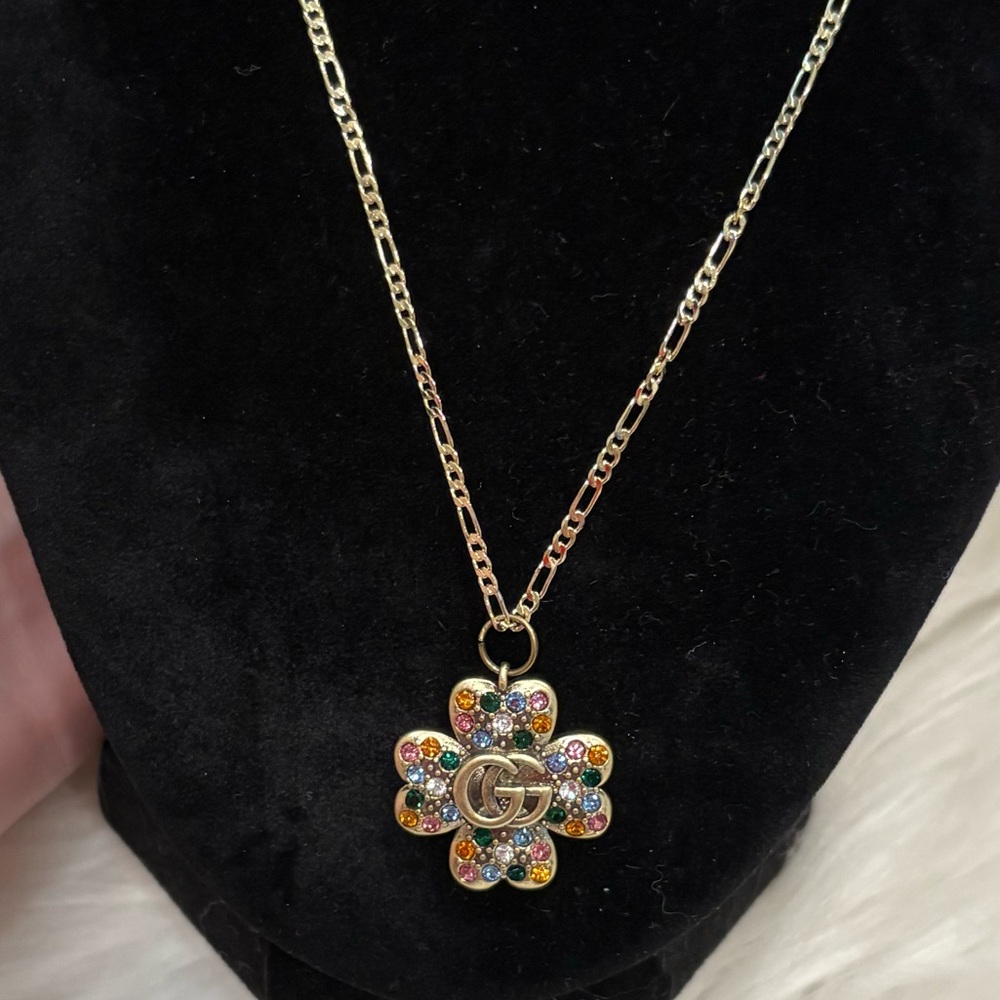 Gucci stamped banger four leaf clovers zipper pull on unbranded necklace